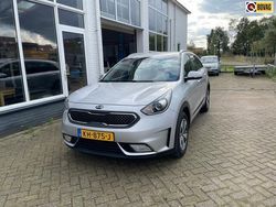 Grijs, metallic lak Gebruikt 2016 Kia Niro First Edition SUV | € 13.500 (Eerlijke prijs)