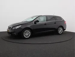 Zwart Gebruikt 2020 Peugeot 308 Premium Stationwagen | € 13.450 (Eerlijke prijs)