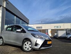 Grijs Gebruikt 2020 Toyota Yaris Hybrid Active Hatchback | € 16.999 (Goede deal)
