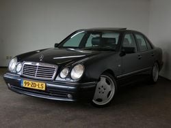 Zwart, metallic lak Gebruikt 1996 Mercedes E50 AMG AMG Sedan | € 18.950