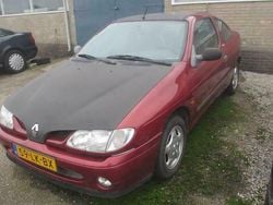 Rood Gebruikt 1996 Renault Mégane | € 1.150