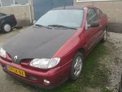 Rood Gebruikt 1996 Renault Mégane | € 1.150