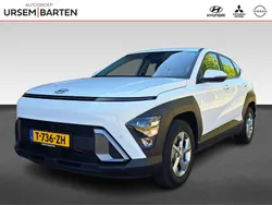 Wit metallic Gebruikt 2024 Hyundai Kona Comfort SUV | € 29.930 (Eerlijke prijs)