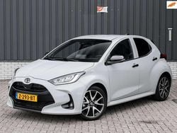 Zwart Gebruikt 2022 Toyota Yaris Hybrid Executive Hatchback | € 21.950 (Goede deal)