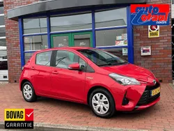 Rood Gebruikt 2019 Toyota Yaris Hybrid Active Hatchback | € 16.640 (Eerlijke prijs)