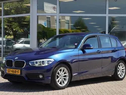 Blauw, metallic lak Gebruikt 2018 BMW 118 Executive Hatchback | € 13.950 (Super prijs)