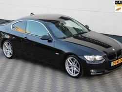 Zwart, metallic lak Gebruikt 2007 BMW 325 Executive Coupé | € 11.945 (Eerlijke prijs)