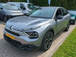 Grijs, metallic lak Gebruikt 2023 Citroën e-C4 Feel SUV | € 18.200 (Goede deal)