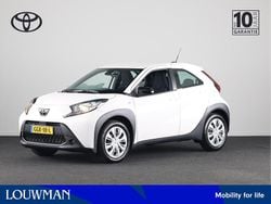 Pure white (licht wit) Gebruikt 2024 Toyota Aygo Play Hatchback | € 17.400 (Eerlijke prijs)