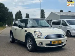 Wit Gebruikt 2010 Mini Cooper Business Hatchback | € 4.800 (Eerlijke prijs)