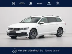 Wit Gebruikt 2020 VW Passat GTE Stationwagen | € 22.940 (Eerlijke prijs)