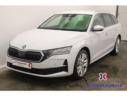 Wit Gebruikt 2024 Skoda Octavia Stationwagen | € 29.900 (Eerlijke prijs)