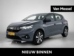 Grijs Gebruikt 2024 Dacia Sandero Expression Hatchback | € 18.440 (Eerlijke prijs)