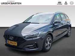 Grijs, metallic lak Gebruikt 2022 Hyundai i30 Comfort Stationwagen | € 18.930 (Eerlijke prijs)