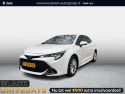 Pure white (licht wit) Gebruikt 2023 Toyota Corolla Hybrid Active Hatchback | € 25.950 (Super prijs)