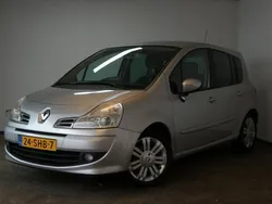 Grijs Gebruikt 2011 Renault Grand Modus Exception MPV | € 3.950