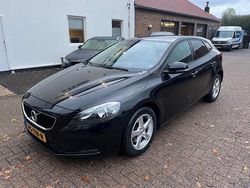 Zwart Gebruikt 2016 Volvo V40 Hatchback | € 16.495 (Eerlijke prijs)