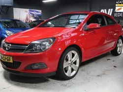Rood Gebruikt 2008 Opel Astra GTC Sport Hatchback | € 3.250 (Eerlijke prijs)
