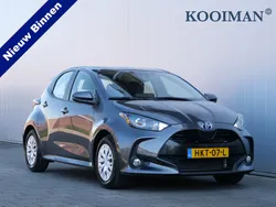 Grijs Gebruikt 2024 Toyota Yaris Hybrid Active Hatchback | € 23.450 (Eerlijke prijs)