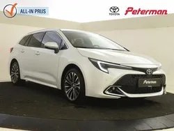 Wit Nieuw 2025 Toyota Corolla Hybrid Edition Stationwagen | € 36.899 (Duur)