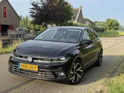 Zwart Gebruikt 2022 VW Polo R-line Hatchback | € 20.490 (Eerlijke prijs)