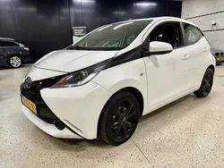 Wit Gebruikt 2014 Toyota Aygo X-play Hatchback | € 7.500 (Eerlijke prijs)