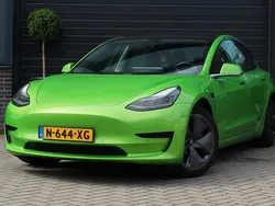 Rood Gebruikt 2020 Tesla Model 3 Standard Range Sedan | € 19.995 (Goede deal)