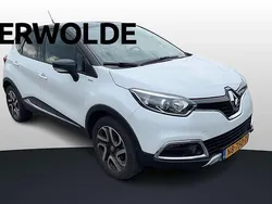 Twotone blanc nacré / noir et Gebruikt 2017 Renault Captur Signature SUV | € 12.450 (Eerlijke prijs)