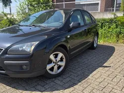 Zwart Gebruikt 2007 Ford Focus Futura Hatchback | € 1.100 (Eerlijke prijs)
