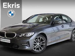 Grijs, metallic lak Gebruikt 2019 BMW 320 Executive Sedan | € 29.750 (Eerlijke prijs)