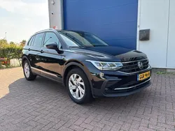 Zwart Gebruikt 2021 VW Tiguan Life SUV | € 24.499 (Eerlijke prijs)