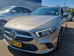 Grijs Gebruikt 2020 Mercedes A200 Business Sedan | € 18.995 (Super prijs)