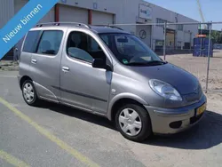 Grijs, metallic lak Gebruikt 2005 Toyota Yaris Stationwagen | € 2.649 (Super prijs)