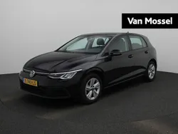 Zwart Gebruikt 2021 VW Golf VIII Life Hatchback | € 18.900 (Eerlijke prijs)