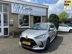 Grijs, metallic lak Gebruikt 2023 Toyota Yaris Hybrid Business Edition Hatchback | € 22.950 (Eerlijke prijs)