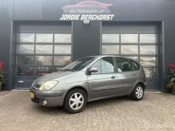 Grijs Gebruikt 2000 Renault Scénic MPV | € 950 (Eerlijke prijs)