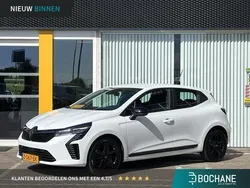 Blanc glacier (369) Gebruikt 2024 Renault Clio V Black Edition Hatchback | € 17.900 (Eerlijke prijs)
