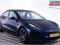 Blauw Gebruikt 2022 Tesla Model 3 Standard Range Sedan | € 27.900 (Eerlijke prijs)