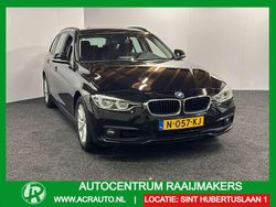 Zwart, metallic lak Gebruikt 2019 BMW 318 Executive Stationwagen | € 15.435 (Super prijs)