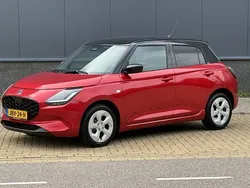 Rood Gebruikt 2025 Suzuki Swift Style Hatchback | € 23.900 (Eerlijke prijs)