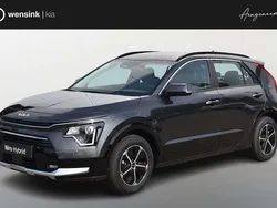Grijs, metallic lak Nieuw 2025 Kia Niro SUV | € 33.835 (Goede deal)