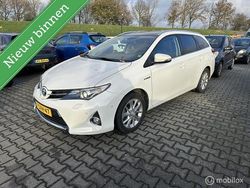 Wit Gebruikt 2014 Toyota Auris Hatchback | € 6.950 (Eerlijke prijs)