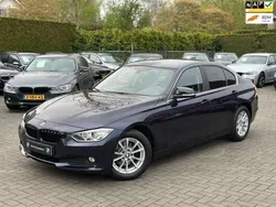 Blauw, metallic lak Gebruikt 2014 BMW 316 Executive Sedan | € 12.950 (Eerlijke prijs)