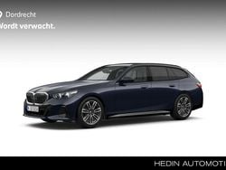 Zwart Gebruikt 2024 BMW 520 M Sport Stationwagen | € 59.895 (Goede deal)