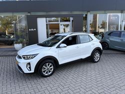 Wit Gebruikt 2024 Kia Stonic SUV | € 24.945 (Iets duurder)