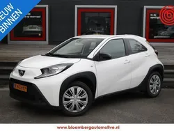 Wit Gebruikt 2023 Toyota Aygo Play Hatchback | € 17.400 (Eerlijke prijs)