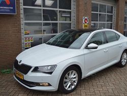 Wit Gebruikt 2019 Skoda Superb Hatchback | € 15.649 (Iets duurder)
