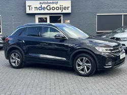 Zwart Gebruikt 2022 VW T-Roc R-line SUV | € 31.900 (Eerlijke prijs)