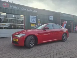 Rood Gebruikt 2016 Alfa Romeo Giulia Super Sedan | € 12.750