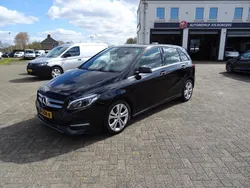 Zwart, metallic lak Gebruikt 2017 Mercedes B180 Ambition MPV | € 15.950 (Eerlijke prijs)